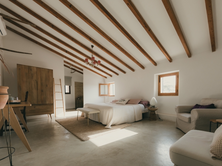 Hotel Casa Mona. Family holidays. Yoga and wellness retreat.  Charming hotels in Majorca, village of Llubí. Cosy and in the centre of Mallorca. Romantic getaway for two. 