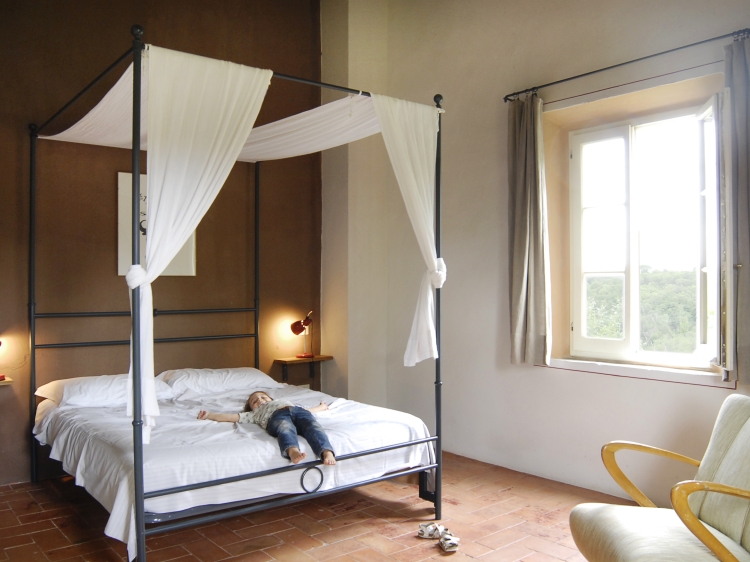 The perfect spot for families. Spacious bedroom with a view. (Brentina Est)