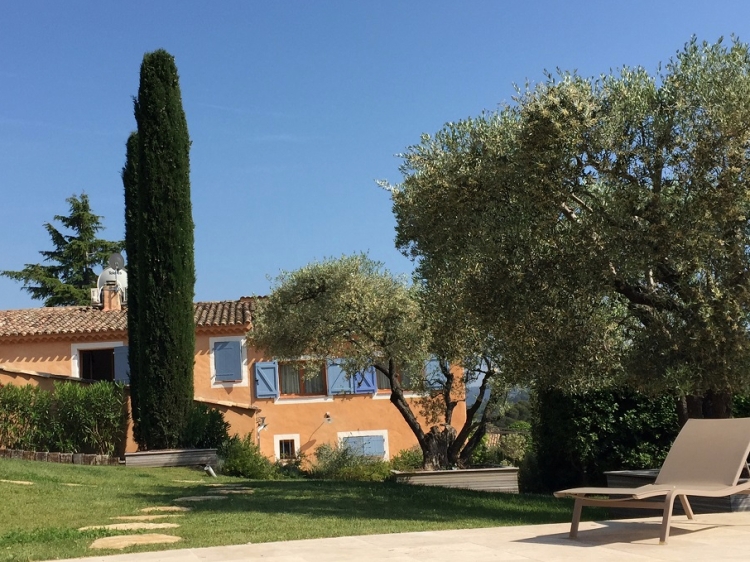 Beautiful Mas des Avelines - Olives and Vines Var