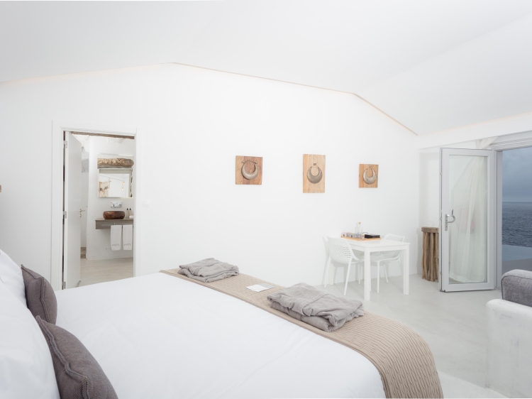 white exclusive suites villas azores Ponta Delgada S Miguel 