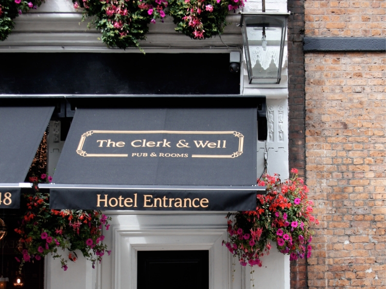 The Clerk and Well pub hotel london bar 