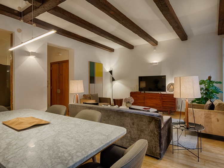 Master Historical 3 Bedrooms Apartment in Chiado 