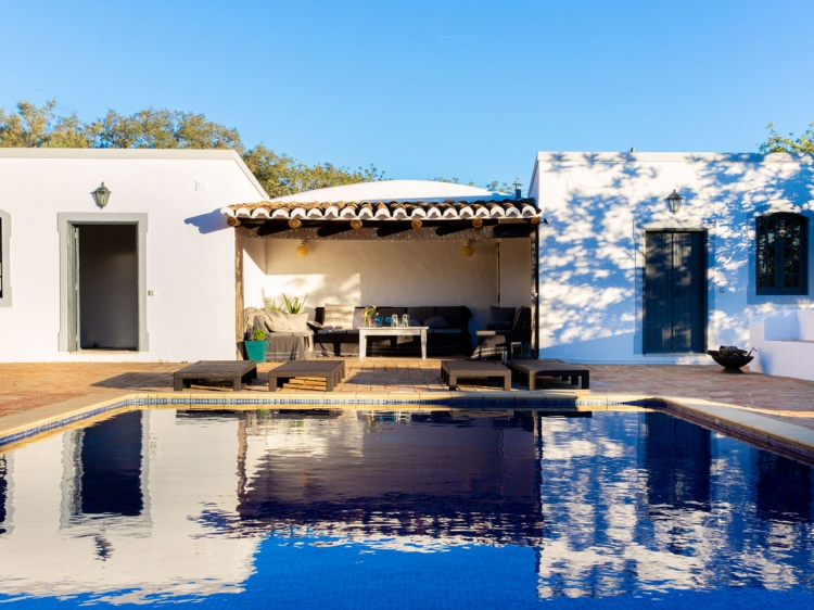 Stay at Quinta das Estrelas São Brás de Alportel Algarve pool outdoor terrace 