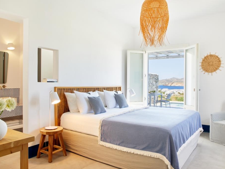 Milos Breeze Boutique Hotel Pollonia modern and bright room