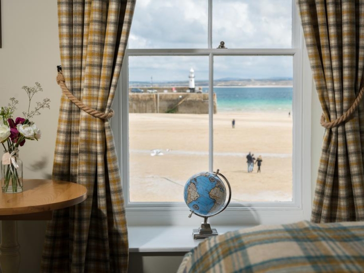  Lifeboat Inn St Ives Cornwall coastal holiday beach