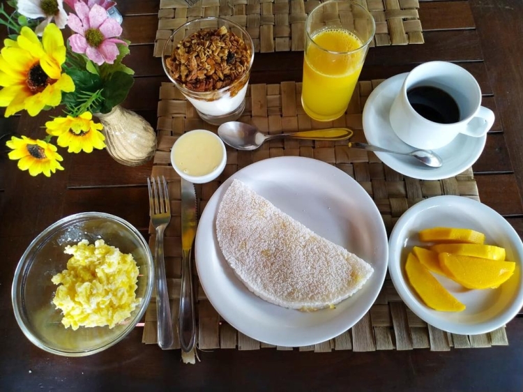 Stay at Pousada la villa caraíva bahia breakfast fresh fruit delicious healthy 