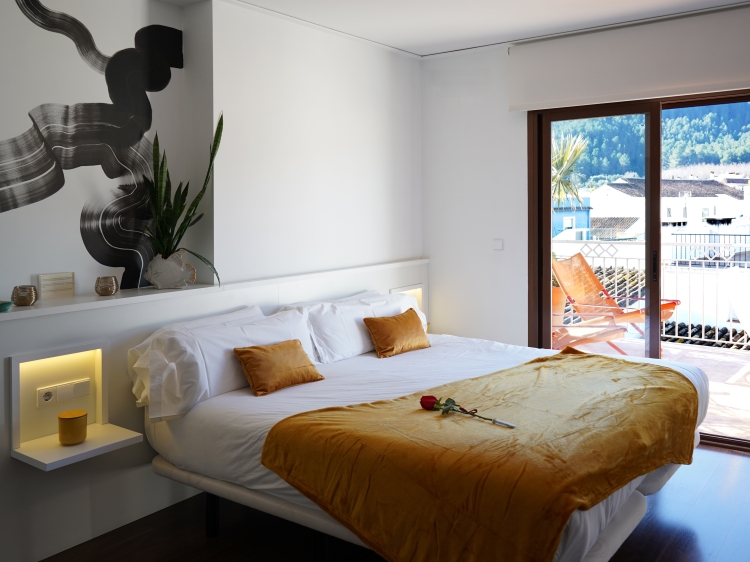 MARDENIT. Rural i Modern bedroom