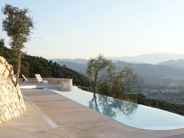 The Butterflies villa La Farfalla Lucca Italy holiday panoramic views private jacuzzi swimming pool 