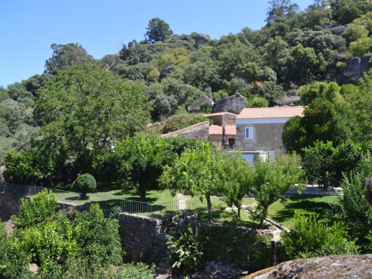 Front view of house and fountain, São Pedro de Vir-a-Corça, Monsanto, Beira Baixa, Secretplaces