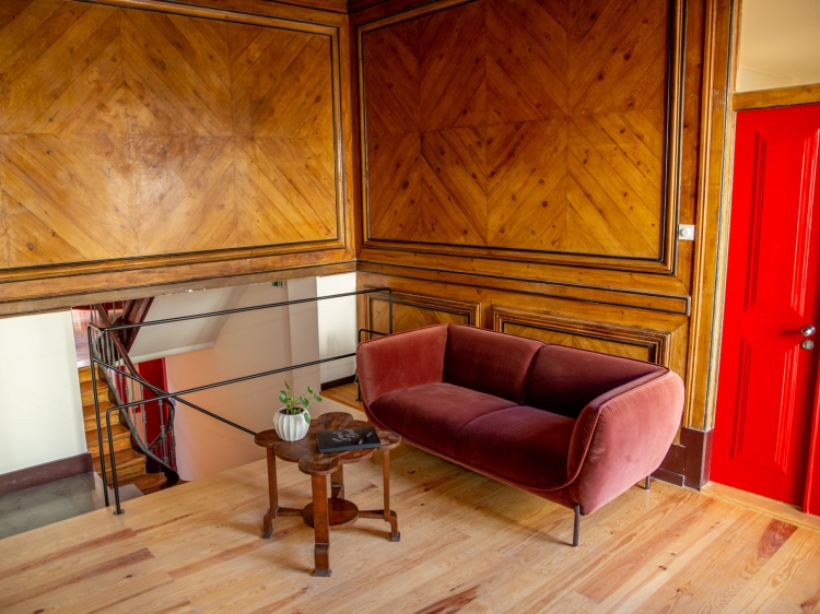 Painted wooden room lounge