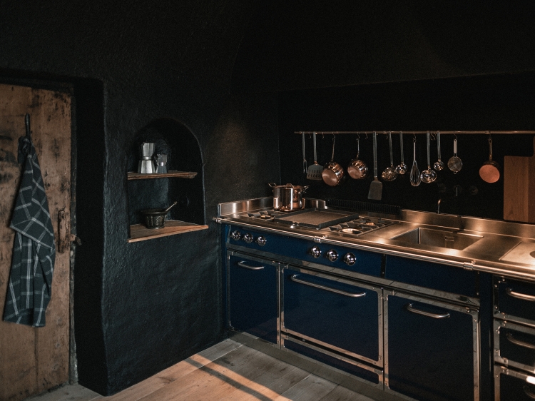 Black Kitchen