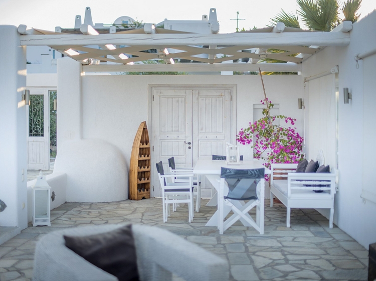 the best small boutique hotel in santorini