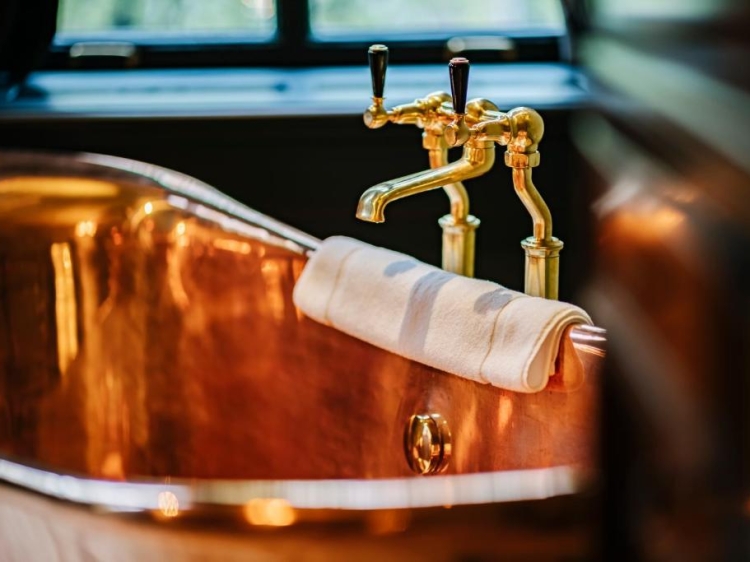 Boutique Hotel The Noblemen Amsterdam Copper Bathtub