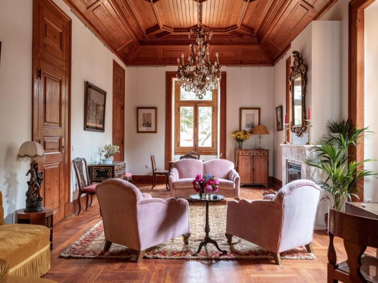 Chalet Ficalho best romantic b&b in the center of Cascais near the beach