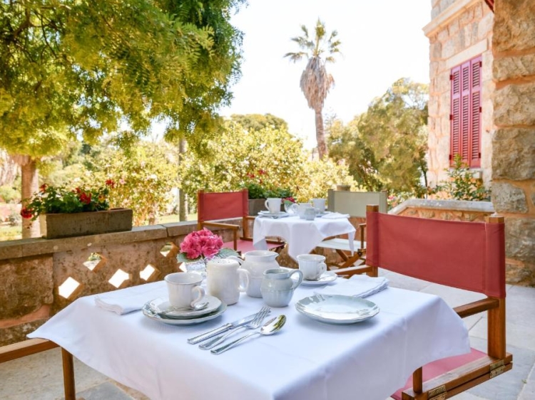 Chalet Ficalho best romantic b&b in the center of Cascais near the beach