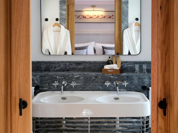Boutique hotel Eunice Gastronómico bathroom