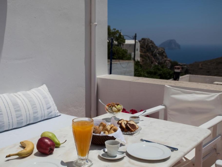 Breakfast at Nostos Guesthouse Kýthira Greece adults only