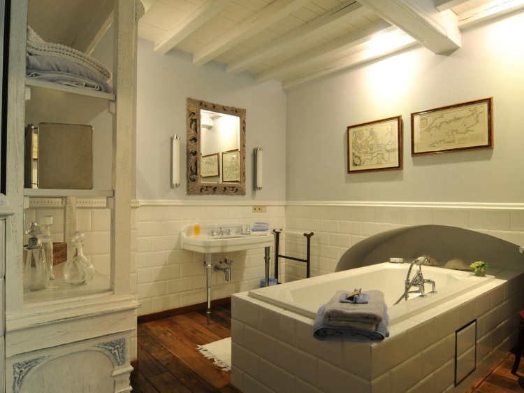 Bathroom at Number 11 Exclusive Guesthouse Bruges Romantic