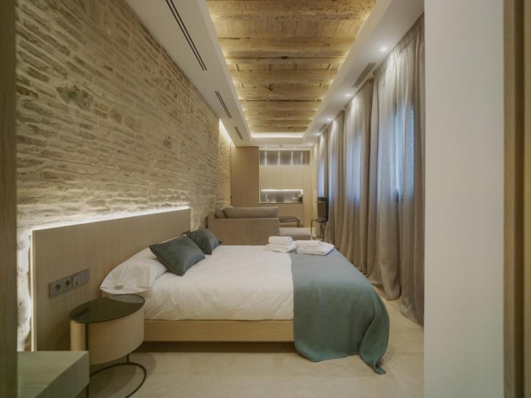 Apartamentos Los Patios del Pañuelo, secretplaces, spain, aparthotel bedroom