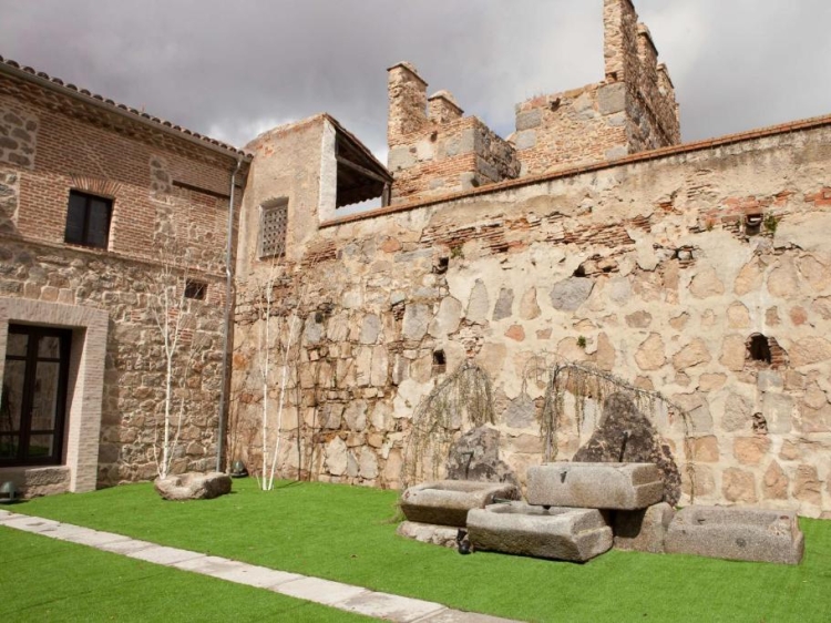 Garden at Terrace at Sofraga Palacio Avila Secret places
