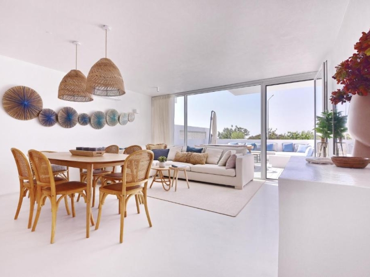 Living and dining room with large sofa. Exclusive and luxurious. Salt Houses in Fuseta, Algarve, Portugal. Family holidays. Large house with swimming pool. Ria Formosa. 