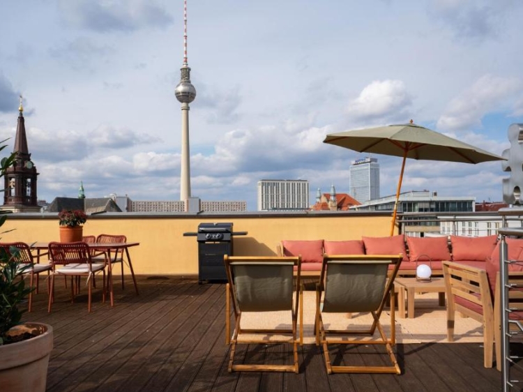  Rooftop with views of Berlin. Hotel The Charming by Curt Suites. Exclusive and central accommodation.