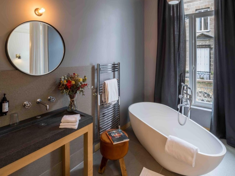 Elegant and exclusive hotel Casa Blanca B&B. . Breakfast included. Luxury hotel. Family holiday in Bordeaux, France.  
