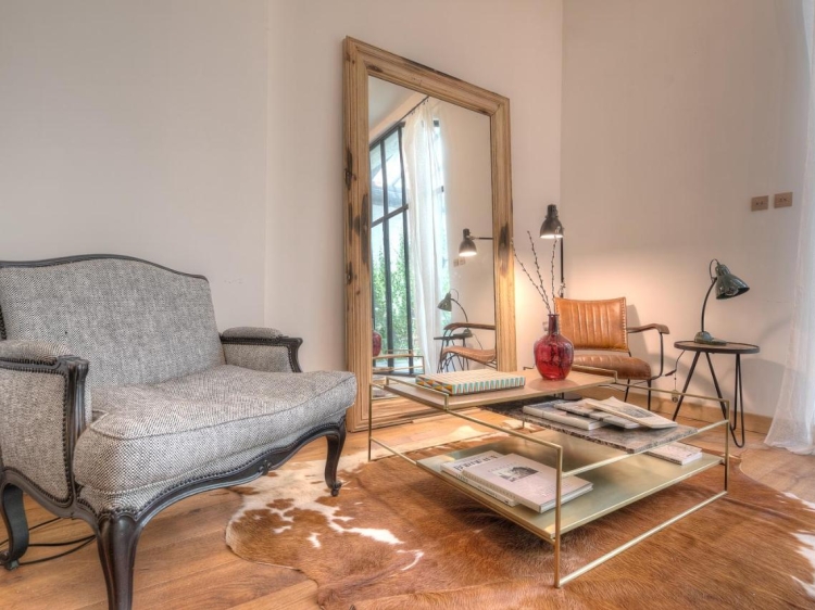 Elegant and exclusive hotel Casa Blanca B&B. . Breakfast included. Luxury hotel. Family holiday in Bordeaux, France.  