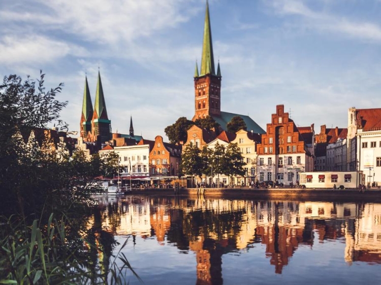 Exclusive boutique hotel. Hotel Die Reederin GmbH & Co. KG in Lübeck, Germany. Family suites. 