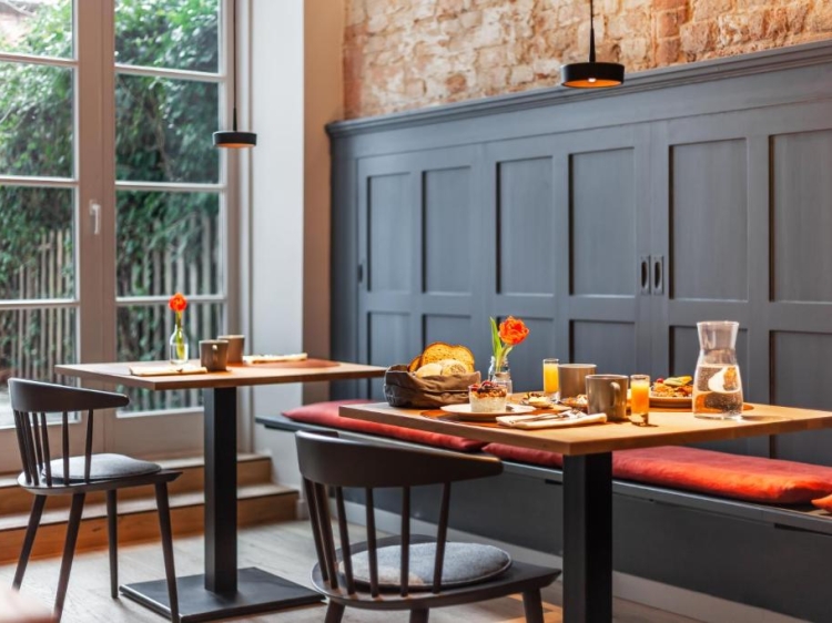 Exclusive boutique hotel. Hotel Die Reederin GmbH & Co. KG in Lübeck, Germany. Family suites. 