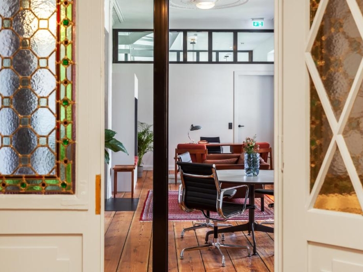 Exclusive boutique hotel. Hotel Die Reederin GmbH & Co. KG in Lübeck, Germany. Family suites. 
