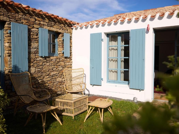 Hotel suite with spa La Mission L'Ile d'Yeu, France. Best hotels with swimming pool. Family holidays. Exclusive hotel.  