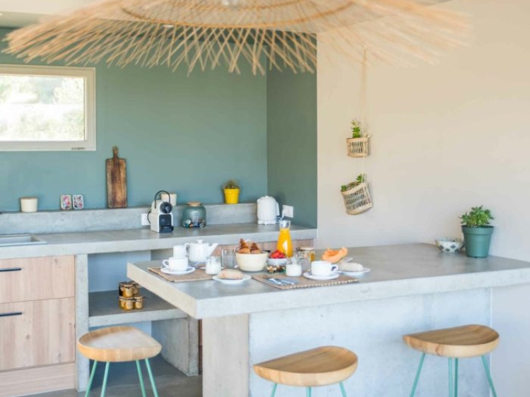 Hôtel Les Chambres de Mila. Boutique hotel on the island of Bonifacio, Corsica, France. Charming hotel with swimming pool. Family holidays. 