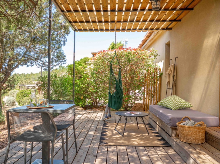 Hôtel Les Chambres de Mila. Boutique hotel on the island of Bonifacio, Corsica, France. Charming hotel with swimming pool. Family holidays. 