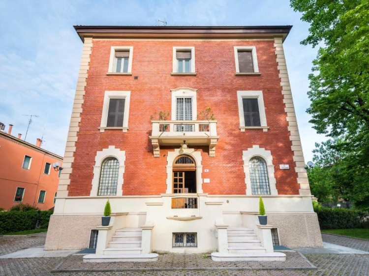 Villa Savioli Room & Breakfast, a charming, small and affordable hotel in the heart of Bologna.