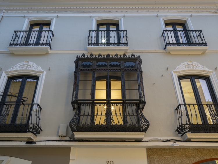 Flats Petronila 1881. Affordable flats in the centre of Merida, Extremadura. Fully equipped kitchen. Cosy flats for families.