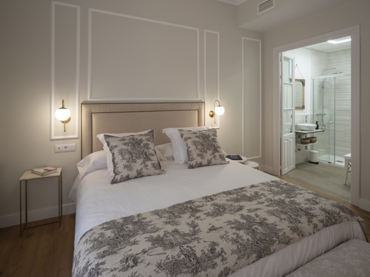 Flats Petronila 1881. Affordable flats in the centre of Merida, Extremadura. Fully equipped kitchen. Cosy flats for families.