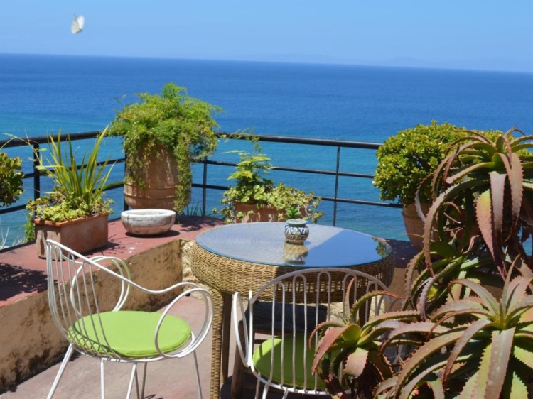 Hotel Aux 3 Portes. Best hotels in Tangier, Morocco. Hotel overlooking the sea. Bed&Breakfast with charm and swimming pool.