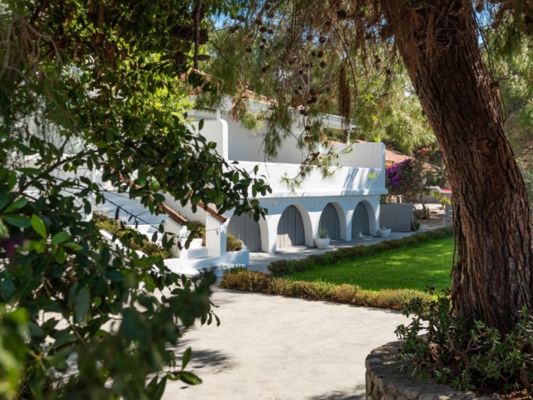 Casa Montzo b&b a small hotel front beach in Kateleios KEFALONIA