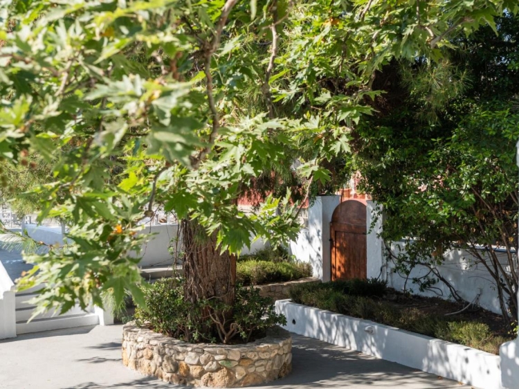Casa Montzo b&b a small hotel front beach in Kateleios KEFALONIA