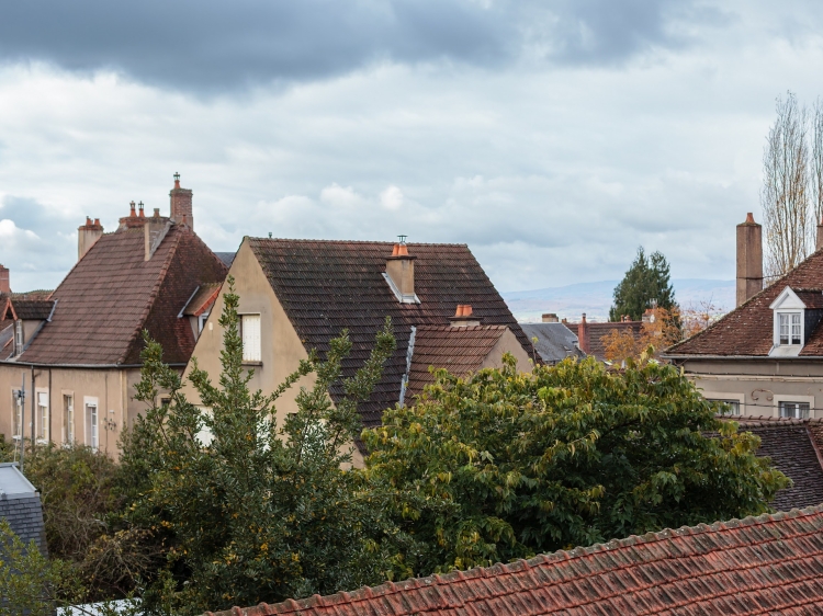 Maison Luisa Autun: charming holiday apartment in a historic building in Burgundy, perfect for family stays or romantic getaways.
