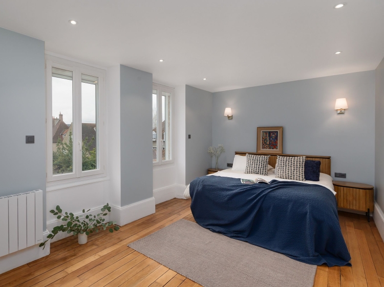 Maison Luisa Autun: charming holiday apartment in a historic building in Burgundy, perfect for family stays or romantic getaways.