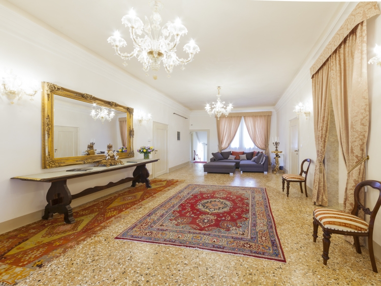 Charming Accommodation Canal View Palazzo Foscolo - Casa de Uscoli romantic historical building Venice