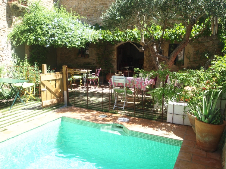 Casa Migdia house for rent costa brava Spain bed & breakfast 