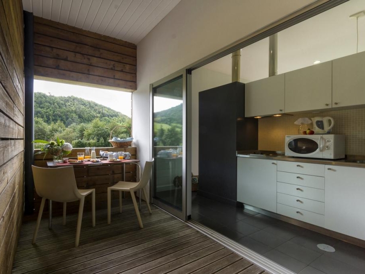 http://www.booking.com/hotel/pt/furnas-lake-villas.pt-pt.html