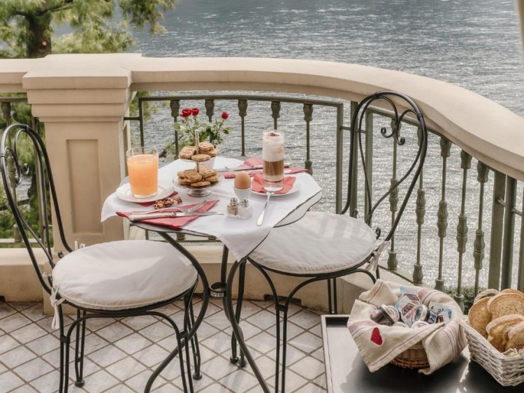 Relais Villa Vittoria boutique luxury romantic hotel in lake como