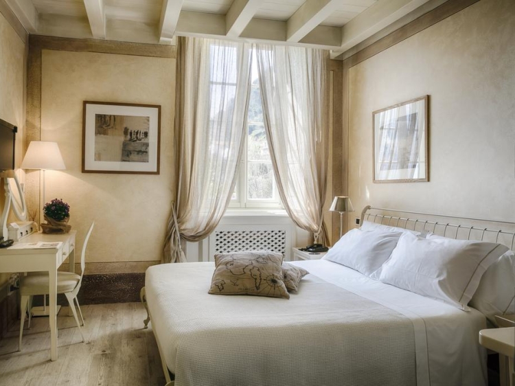 Relais Villa Vittoria boutique luxury romantic hotel in lake como