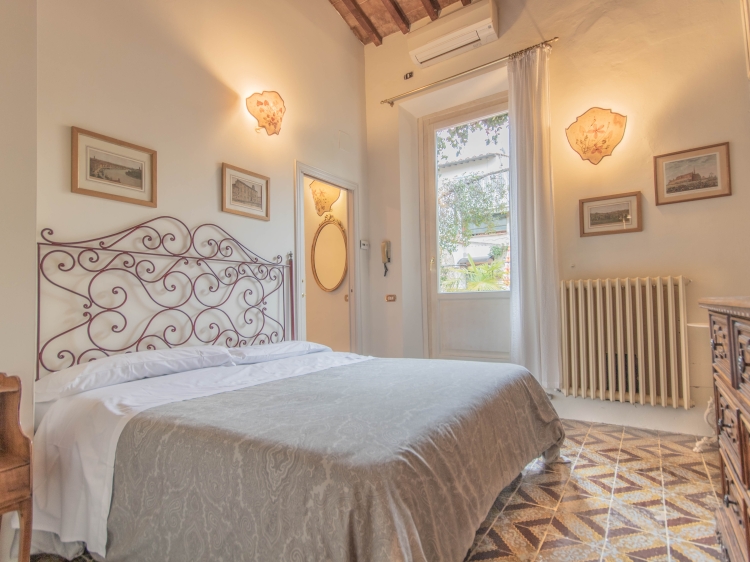 Terrace Suite Bedroom 1 Relais & Maison Grand Tour boutique hotel en florence