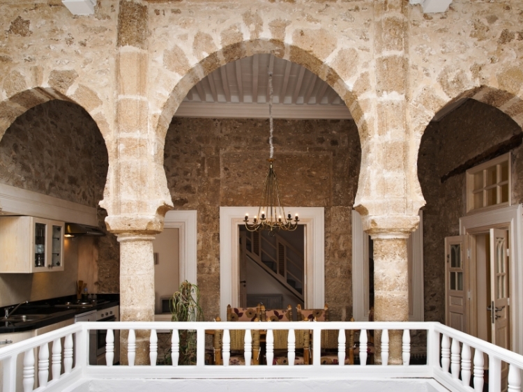 View over the balcony through the stone archway to the sprawling living area of flat No.4 of Jack's Apartements.