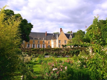 Château de la Barre - Bed and Breakfast or self-catering in Conflans sur Anille, Loire Valley -  Pays de la Loire